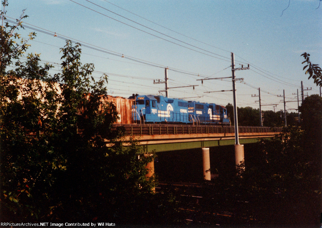 Conrail GP38 7892